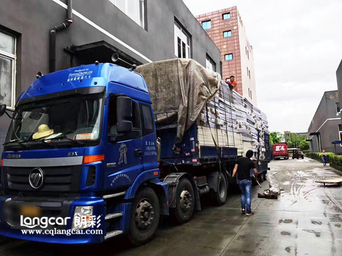 重庆朗彩木门：订单装车