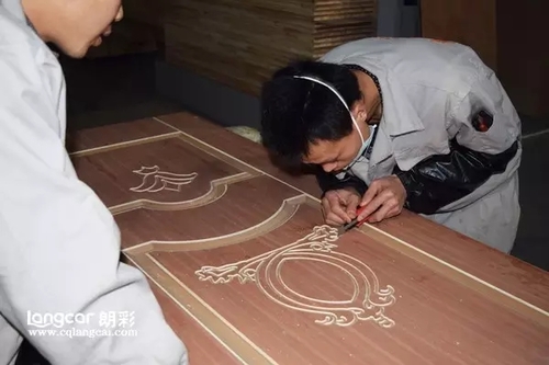 重庆朗彩木门：木门精雕细琢