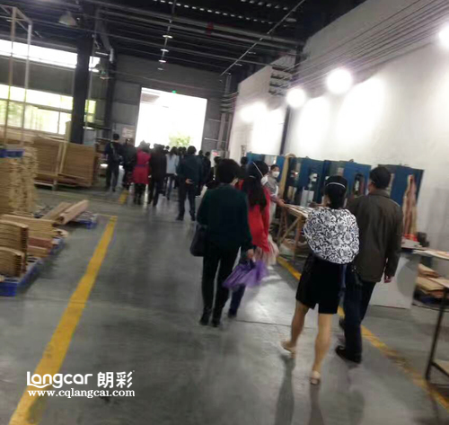 重庆朗彩木门：长寿区多位领导对厂区环保设备的安装等进行了仔细查看