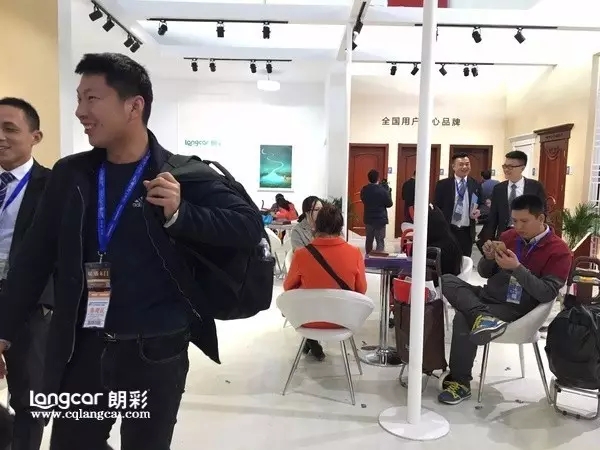 重庆朗彩木门：2017北京木门展参观者众多