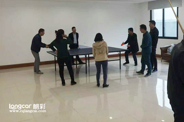重庆朗彩木门：开设职工娱乐室
