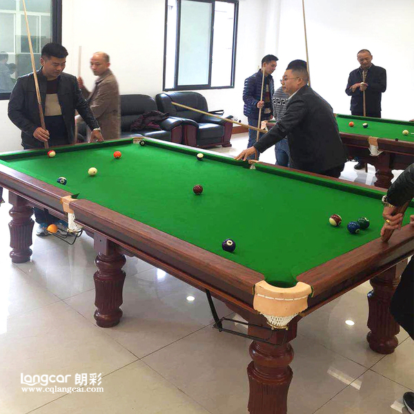 重庆朗彩木门：开设职工娱乐室