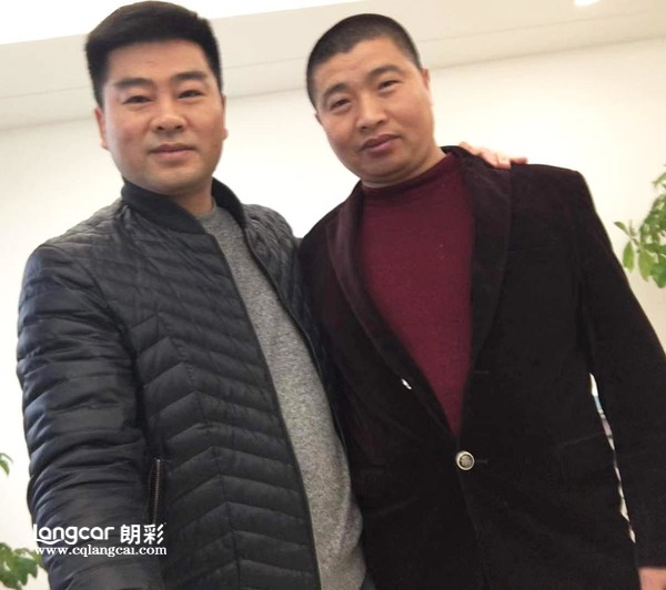 热烈欢迎江苏镇江吉总到访重庆朗彩木门总部考察！合影