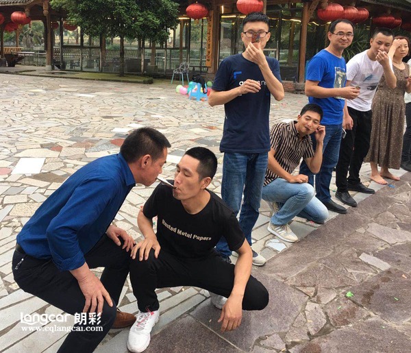 重庆朗彩木门：接面粉挑战