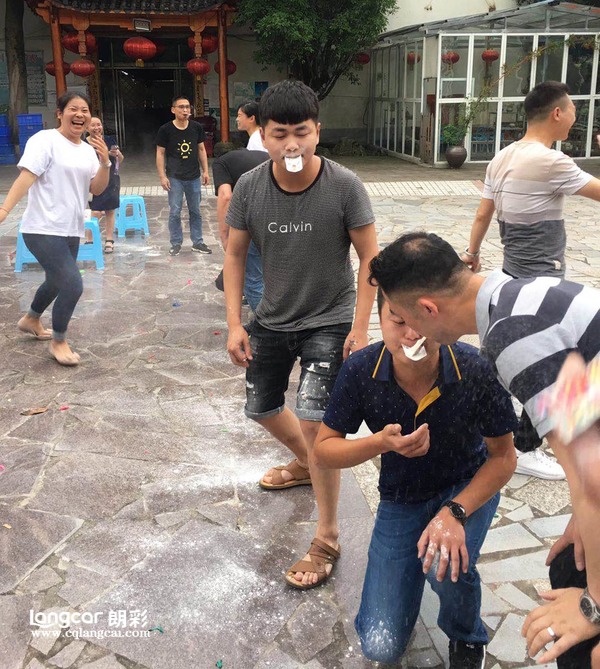 重庆朗彩木门：接面粉挑战2