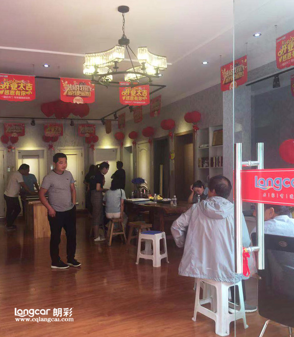 重庆朗彩木门：在“洛阳后花园”开一间至臻品牌形象专卖店4