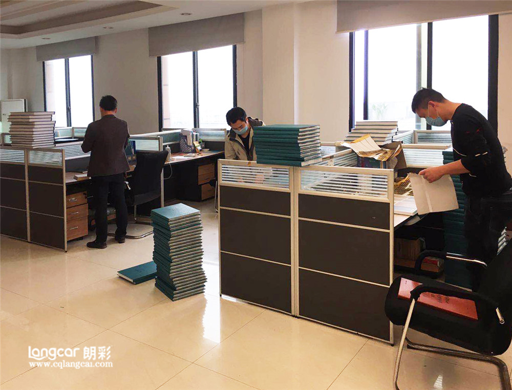 重庆朗彩木门备战工作——全新色卡积极制作中3