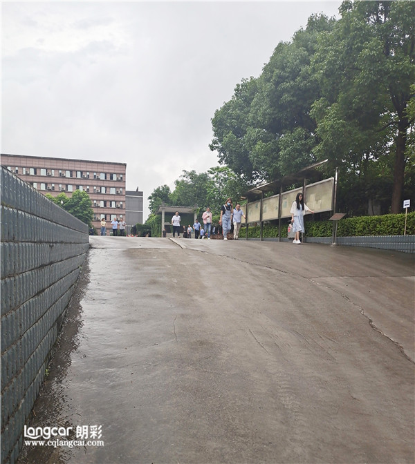 “消防敲警钟，安全记心中”重庆朗彩家具有限公司进行全员消防演练。3