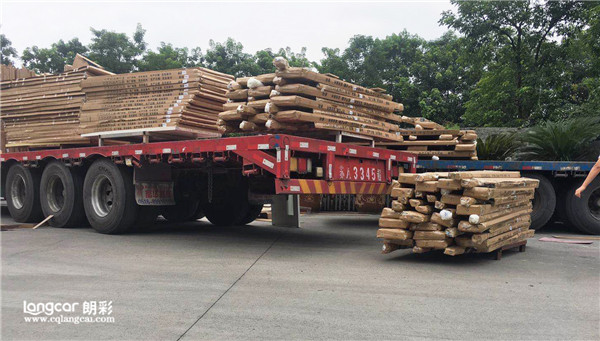 精益求精、保质保效率：重庆朗彩木门工程单陆续装车出货！
